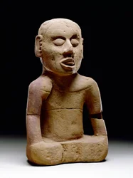 Sitzende männliche Figur, 1200-1450